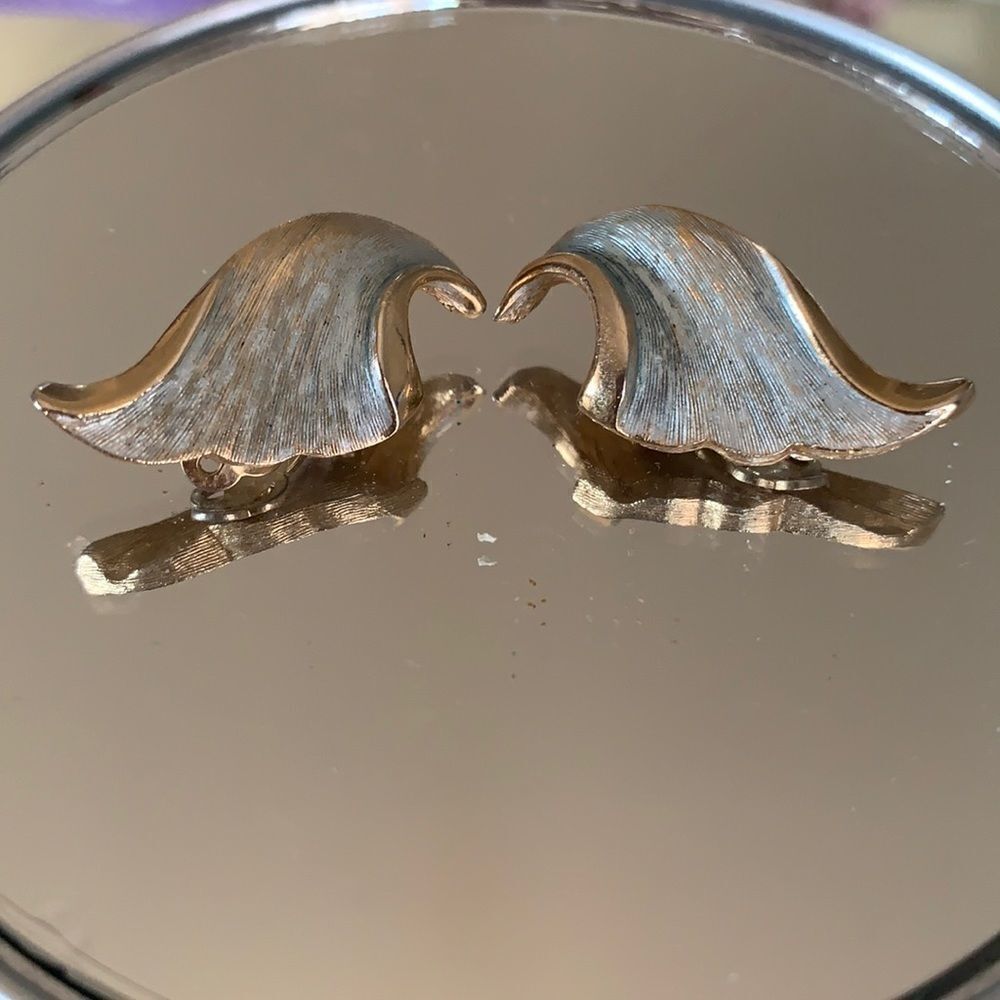 ‎Vtg gold & silver clip on earrings
